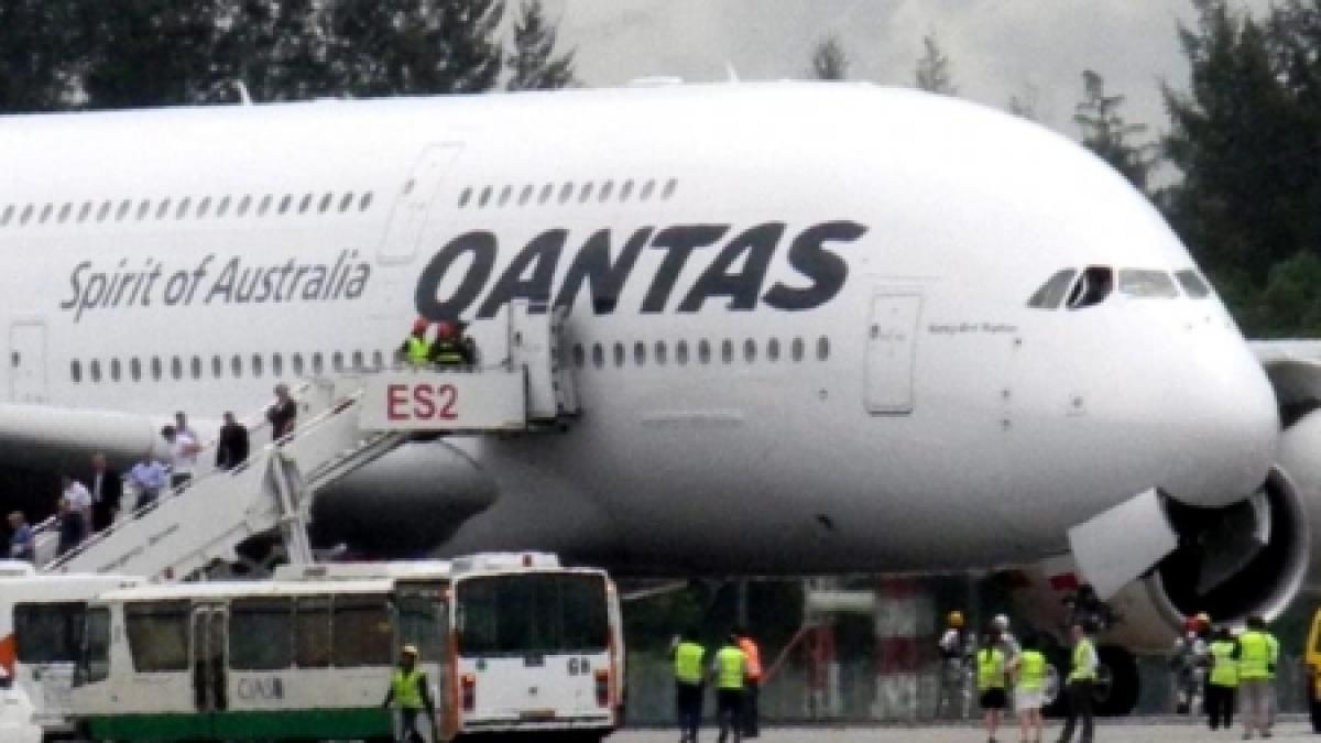 aterizare de urgenta in singapore avioanele airbus a380 blocate la sol