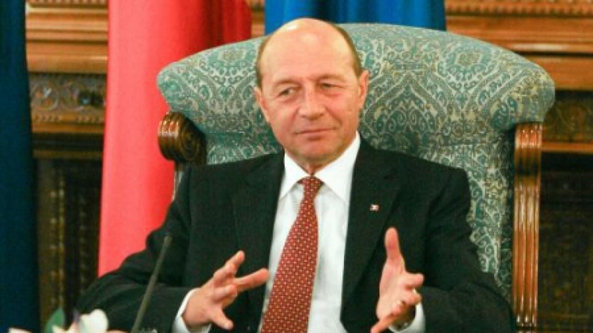 basescu calcat in picioare de un popor intreg guvernul a tractat tara prin criza impotriva vointei