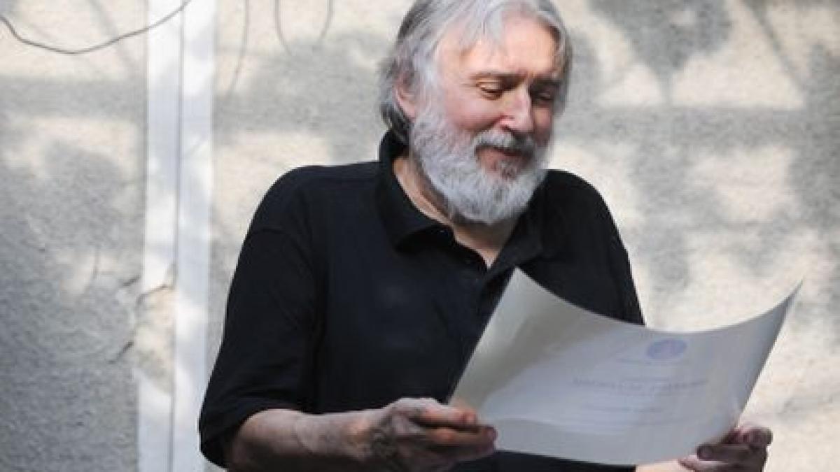 cititi o selectie cu cele mai frumoase poeme ale lui adrian paunescu