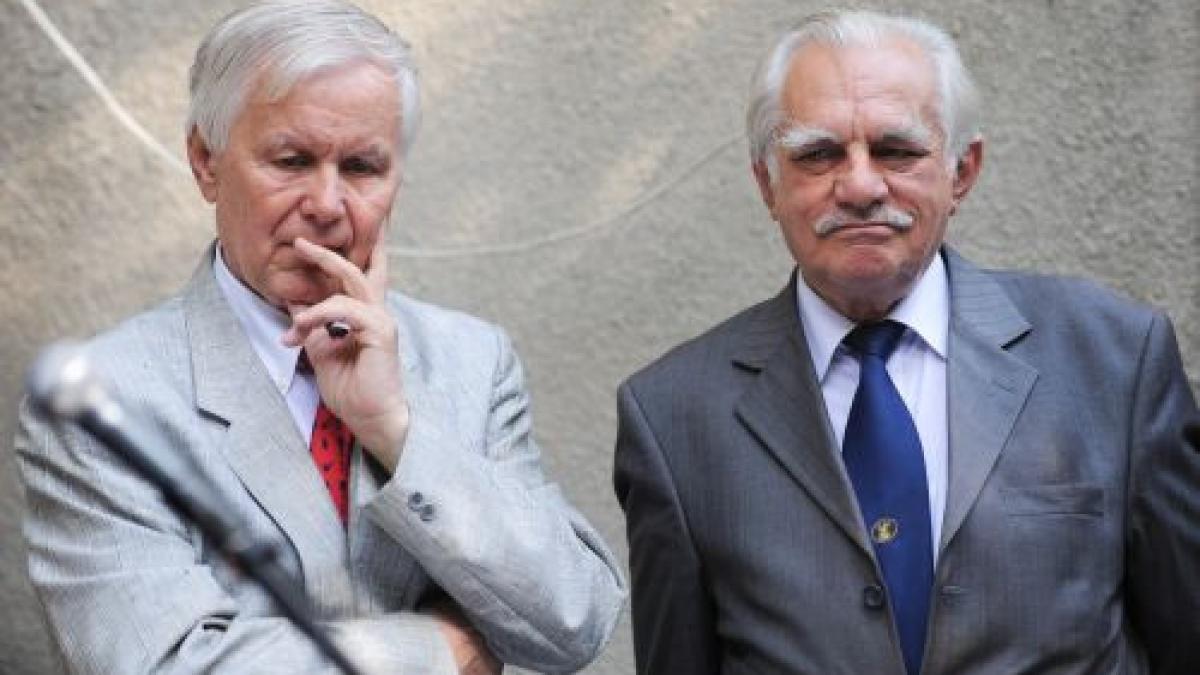 criticii literari despre paunescu a scris si poeme discutabile dar cei care l au acuzat au facut