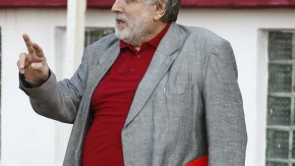 lumea fotbalului deplange moartea poetului adrian paunescu hagi a fost un patriot adevarat