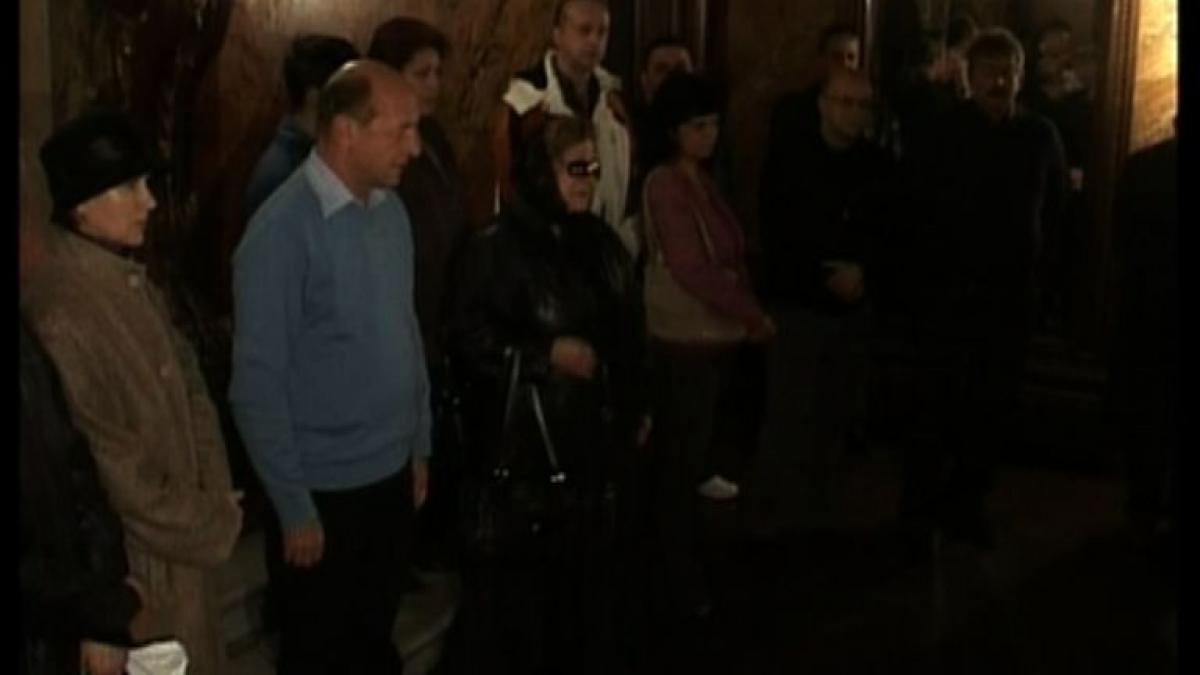 traian basescu i a adus un ultim omagiu lui adrian paunescu m am regasit in poezia lui