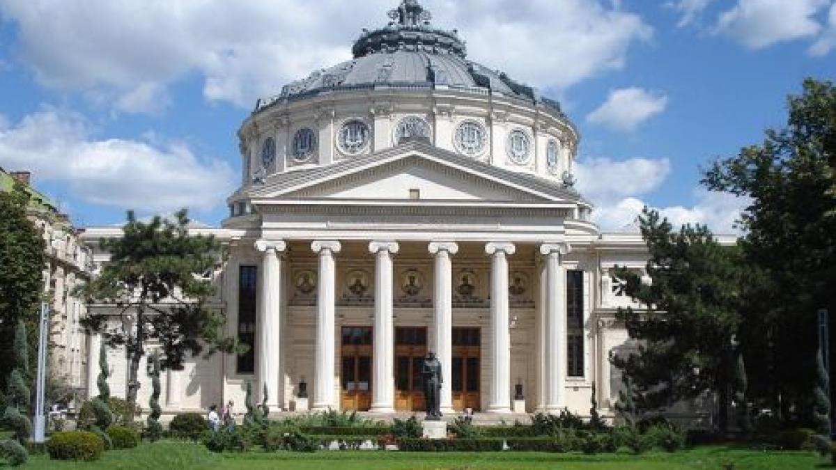 trupul lui adrian paunescu nu a putut fi depus la ateneu din cauza concertelor programate