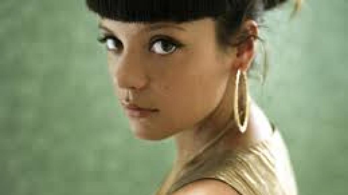 cantareata lily allen spitalizata din cauza septicemiei