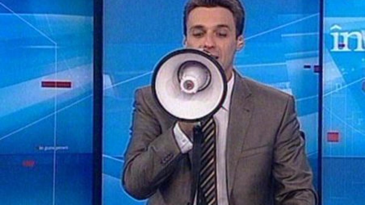 mircea badea pregatit de protestul la cna am iesit in strada sa va spun ca sunteti nimeni pe strada