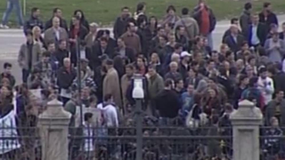 protest spontan al ong urilor pentru protectia mediului in fata parlamentului