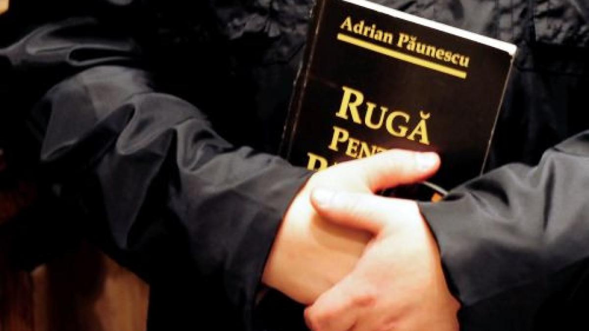 cererea pentru operele lui paunescu a crescut cu o treime in cateva zile