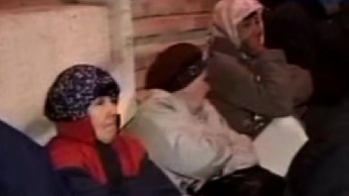 constantenii stau la coada si noaptea pentru ajutoarele de la uniunea europeana