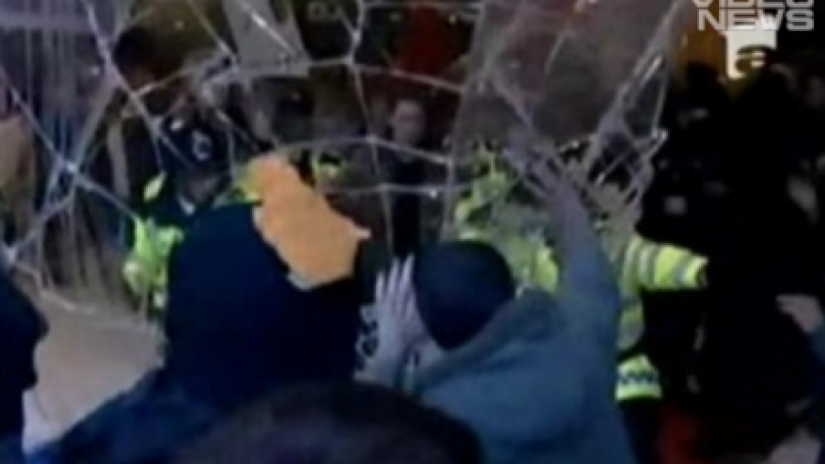 50 000 de studenti au atacat sediul partidului conservator din londra