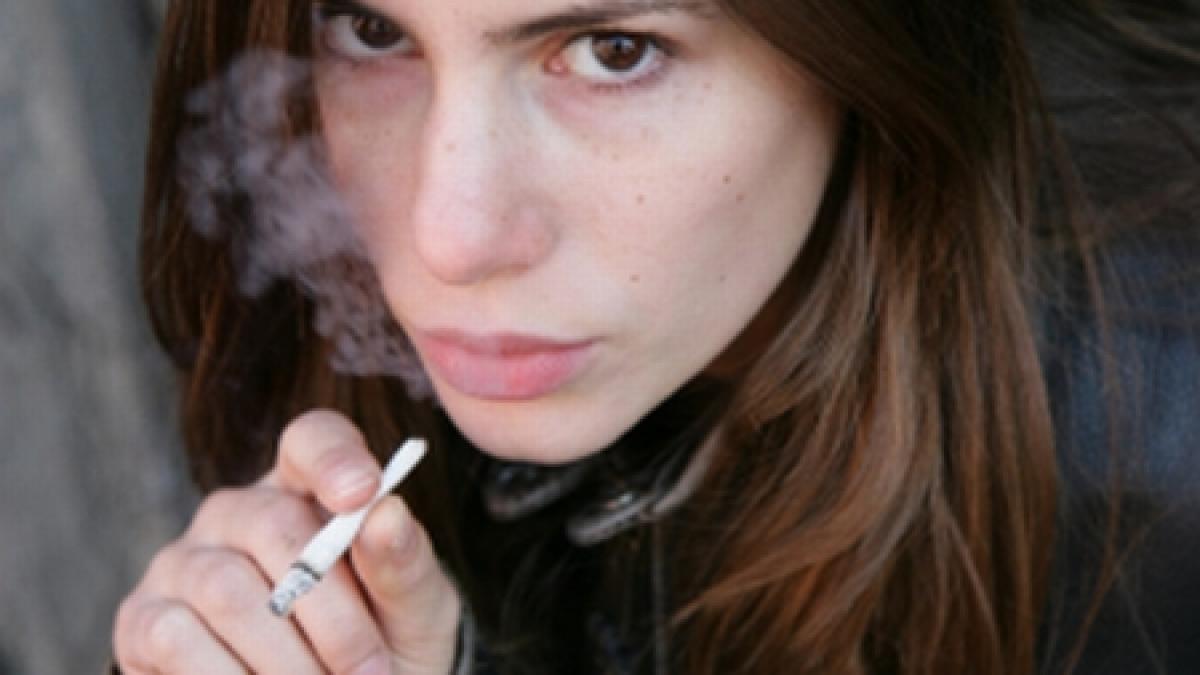 adolescenta de 13 ani in stare grava dupa ce a fumat o tigara cu plante etnobotanice