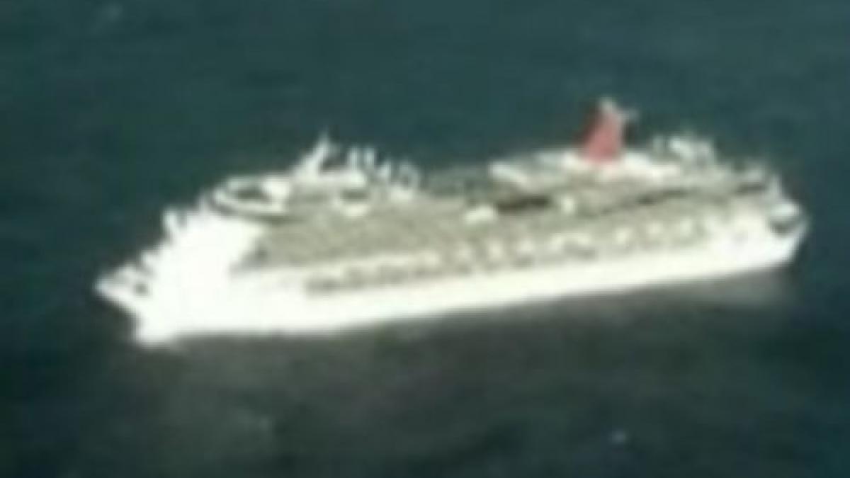 peste 4 000 de oameni blocati pe o nava de croaziera in urma unui incendiu