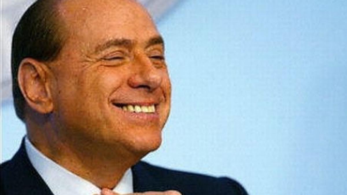 vedeta tv din romania filmata in timp ce intra in vila lui berlusconi