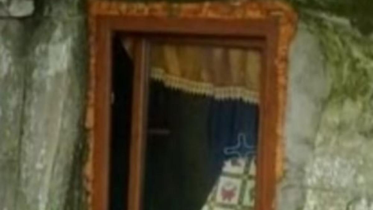 buzau un preot a schimbat ferestrele unei biserici din secolul al xiii lea cu termopane