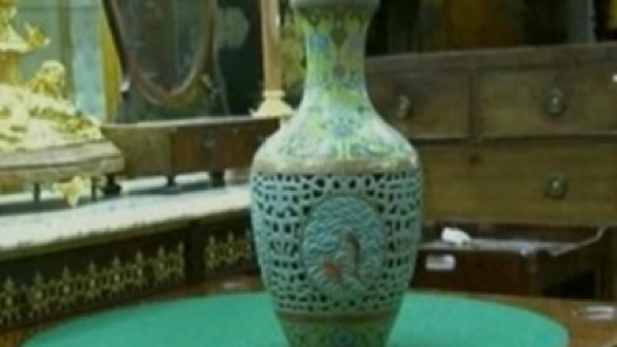 marea britanie un cuplu a gasit intamplator prin casa o vaza de 43 de milioane de lire