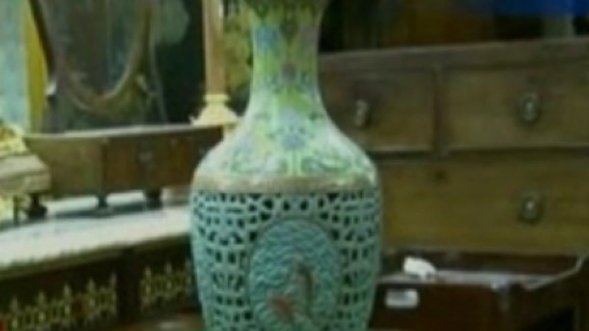 vas chinezesc din portelan vandut la licitatie cu peste 50 de milioane de euro