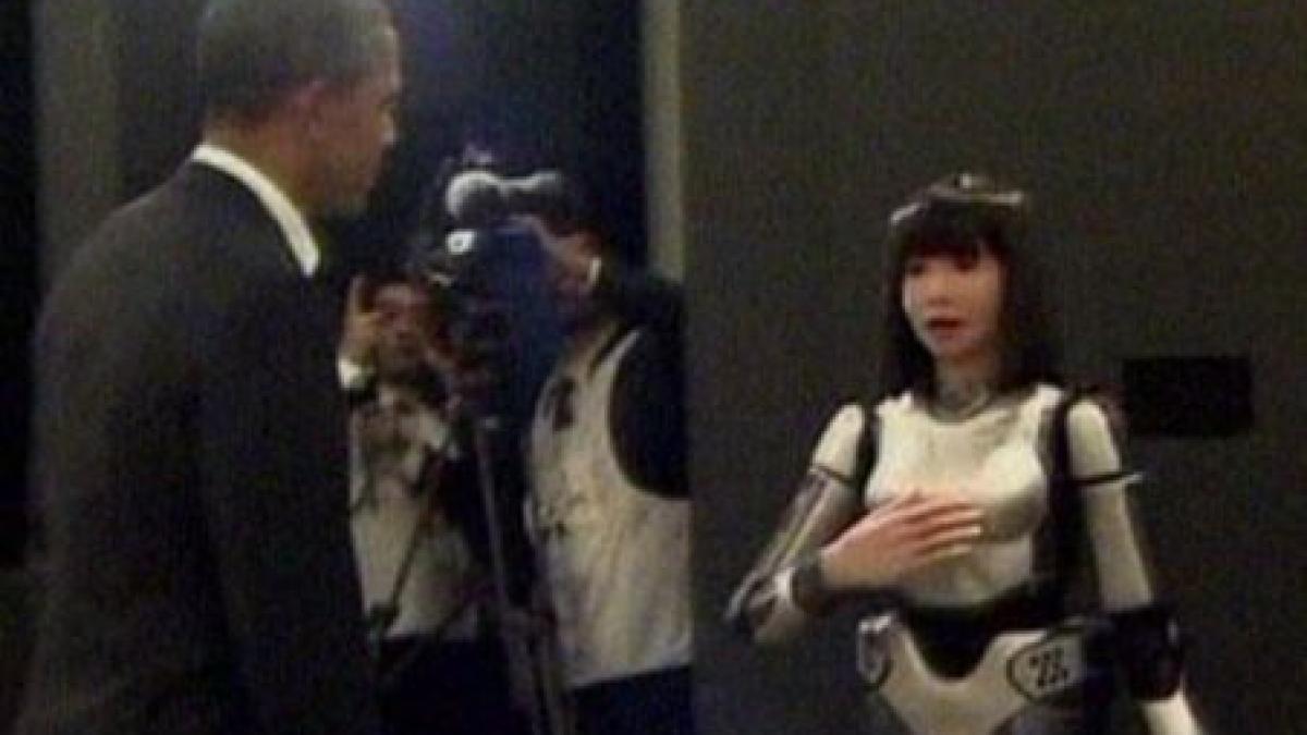 barack obama intampinat de un robot umanoid la summitul asia pacific