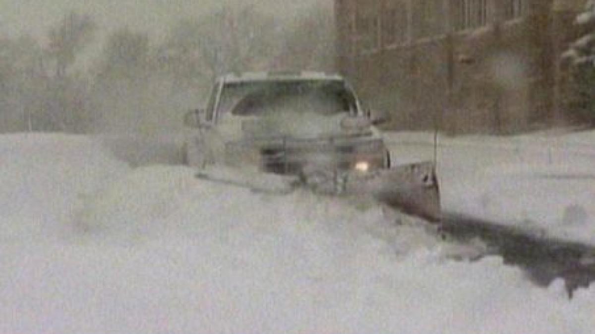 sua doua morti intr un accident rutier provocat de viscol stratul de zapada are 25 centimetri