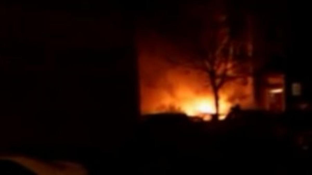 targoviste patru masini printre care o limuzina facute scrum intr o parcare