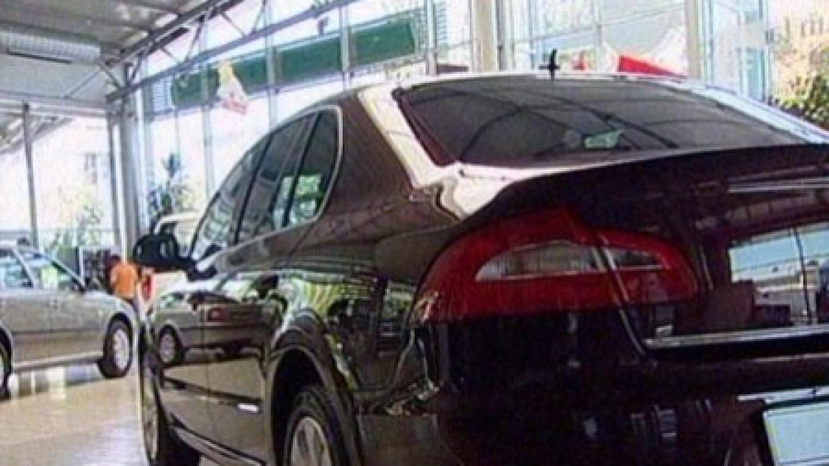 Creditul auto, pe cale de dispariţie. Românii îşi cumpără maşini "cu banii jos"