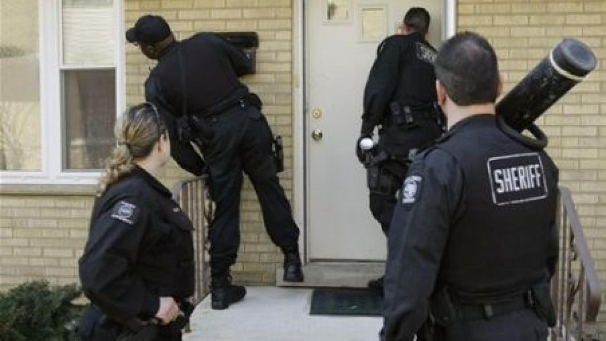 sua barbat evacuat cu trupe speciale pentru ca a refuzat sa si paraseasca fosta casa