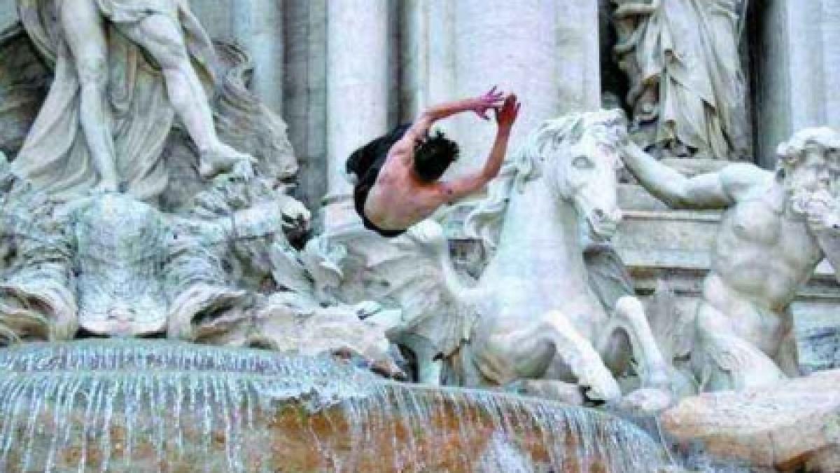 un roman care a facut sarituri spectaculoase in fontana di trevi amendat cu 160 de euro