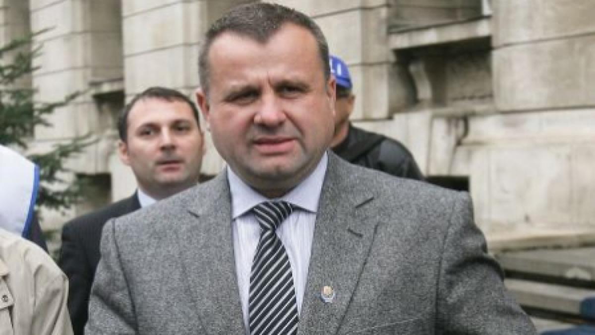 botis legea salarizarii se va aplica de la 1 ianuarie 2011 in patru pasi pana in 2014 salariile