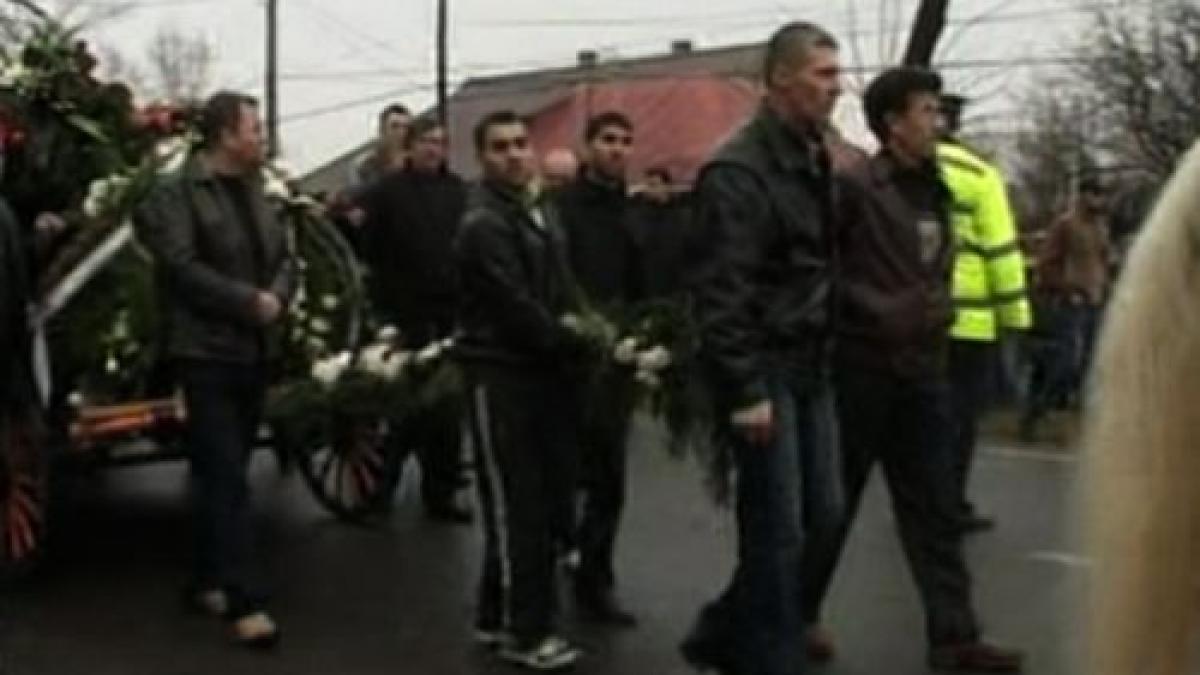 gheorghe mararu condus pe ultimul drum intr o caleasca trasa de oameni