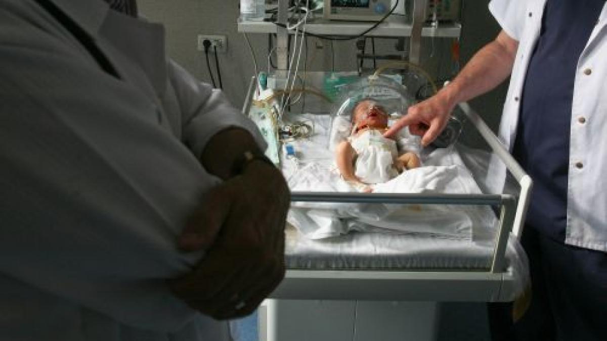 gemeni nascuti prematur lasati noua zile fara incubator intr un spital din campulung muscel