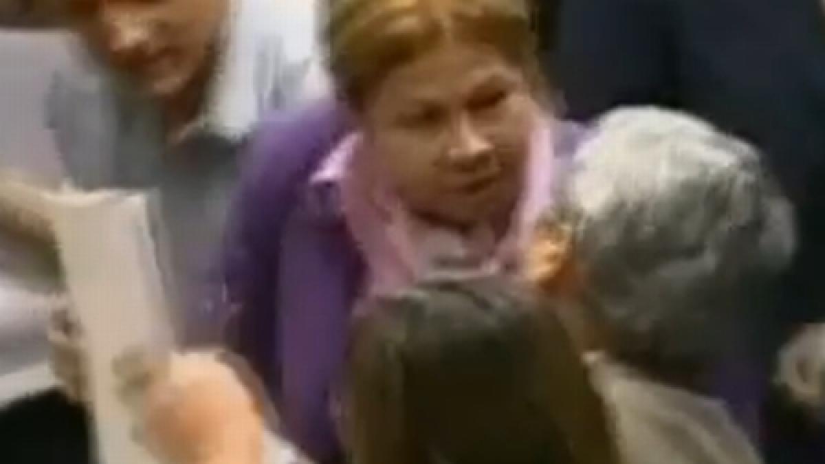 un parlamentar din argentina si a palmuit colegul