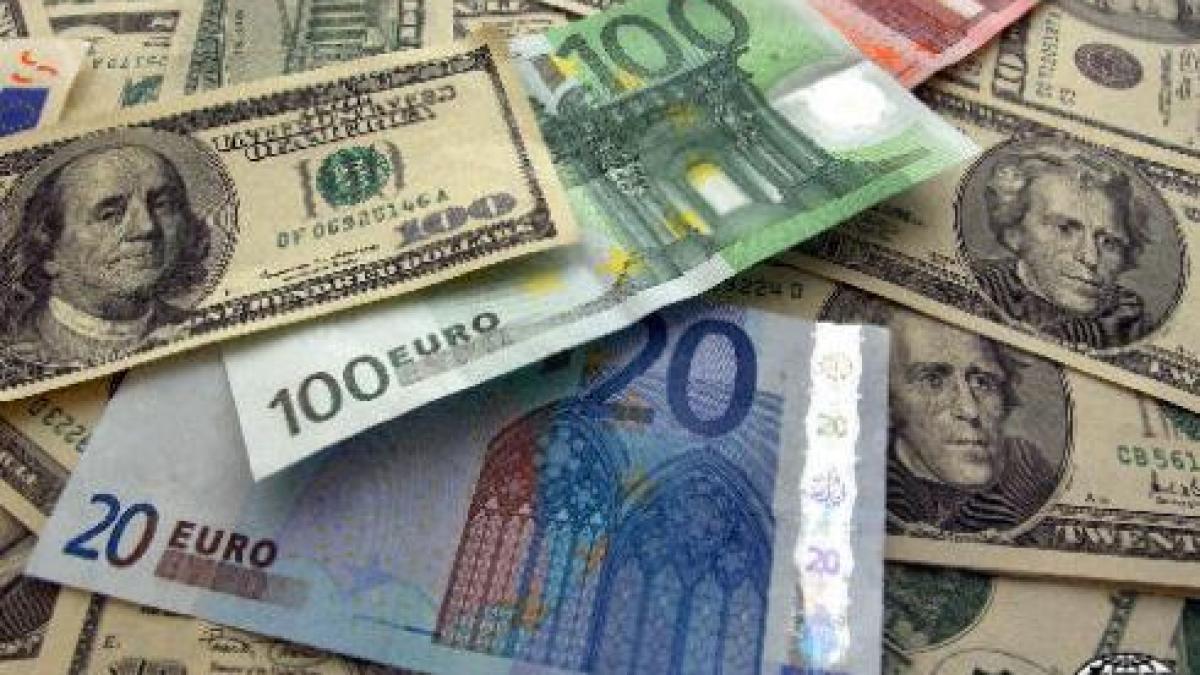 euro la minimul ultimelor sapte saptamani fata de dolar din cauza crizei din zona euro