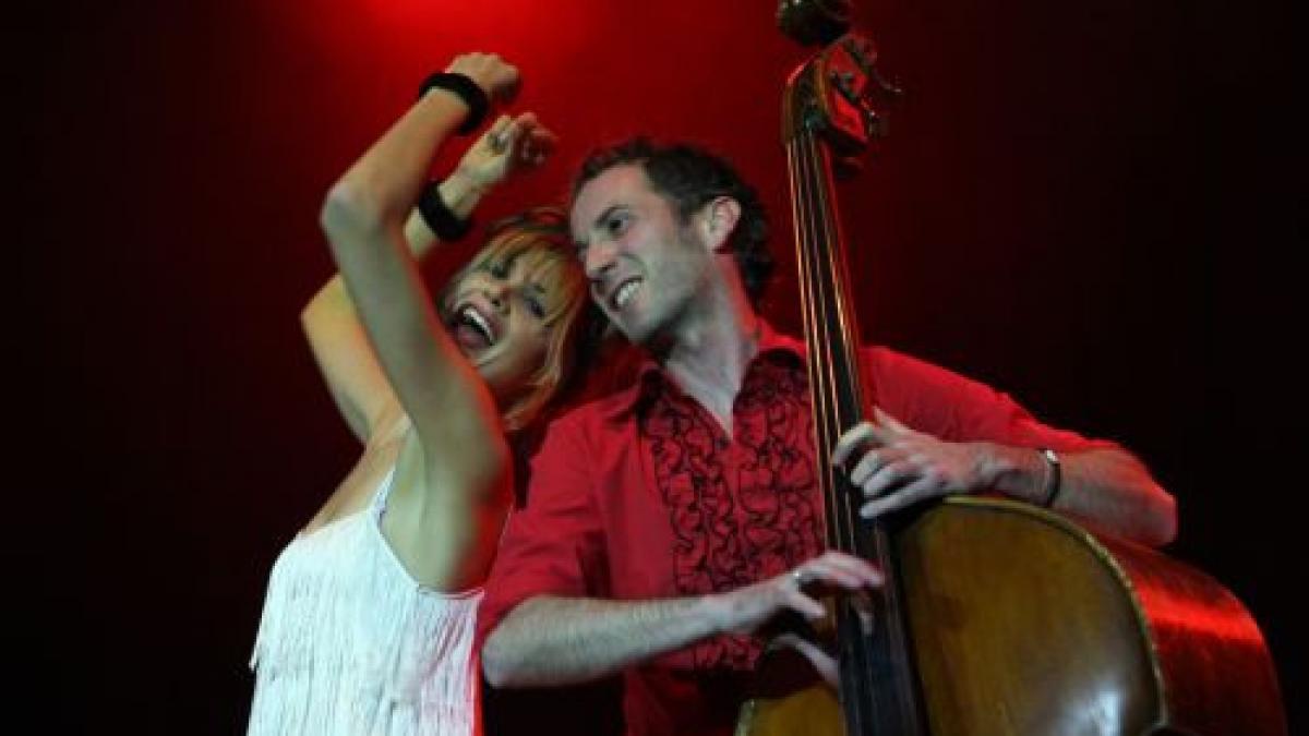 nouvelle vague a concertat la sala palatului in prezenta a peste 4 000 de spectatori