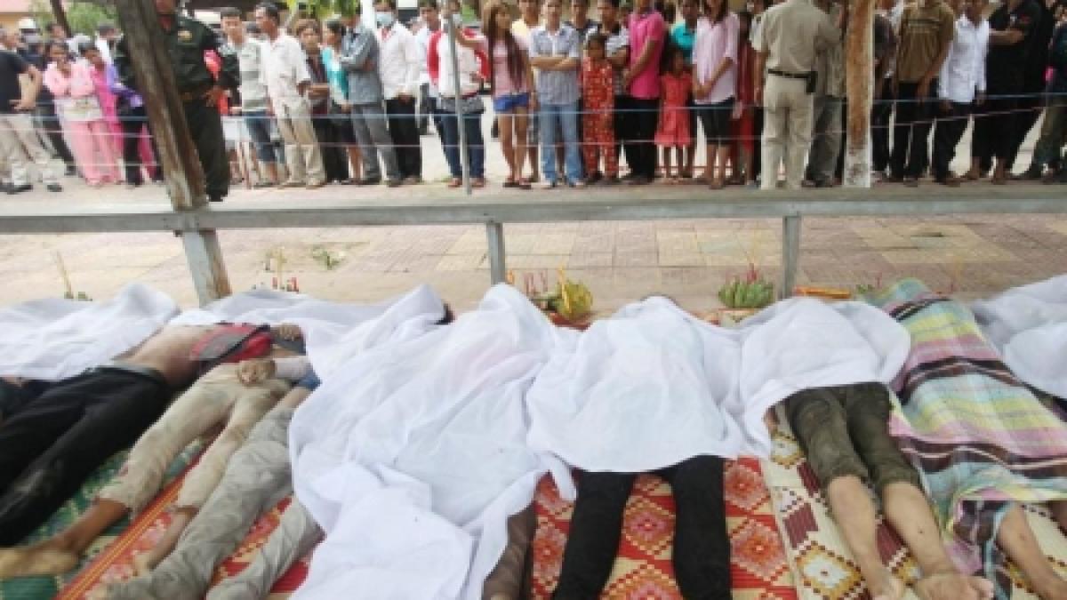 peste 300 de morti in urma unei busculade din capitala cambodgiei