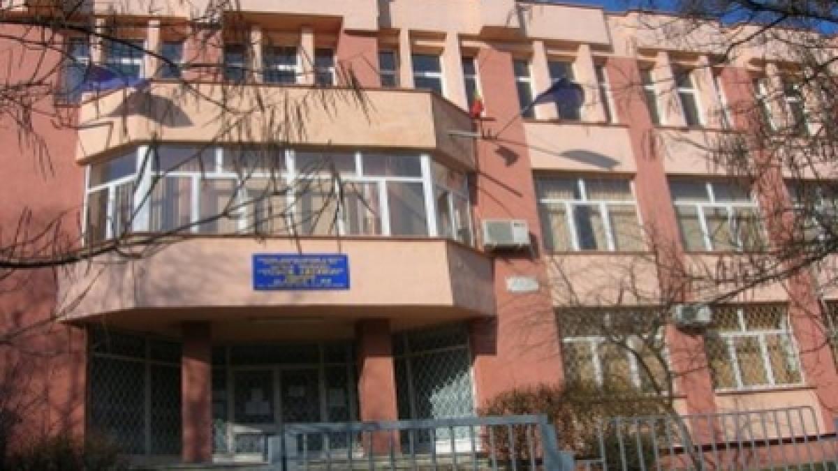 o eleva a incercat sa se sinucida dupa ce a fost certata de o profesoara