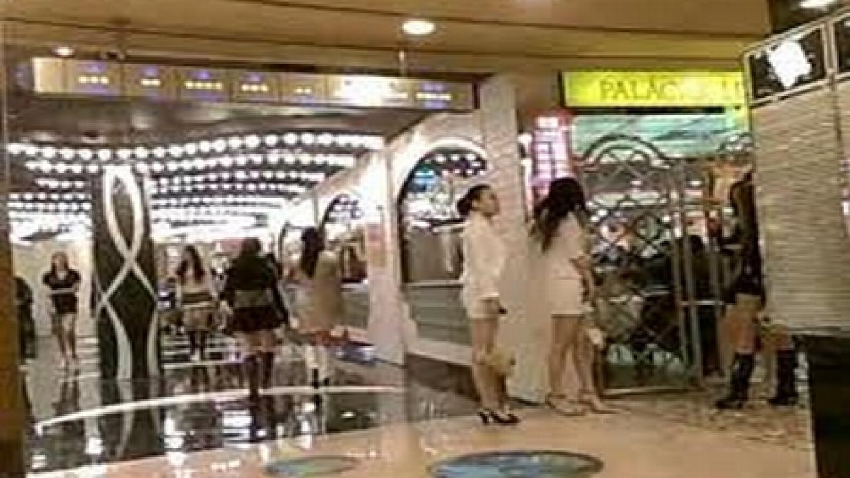 petrecere cu 80 de prostituate la summitul nato