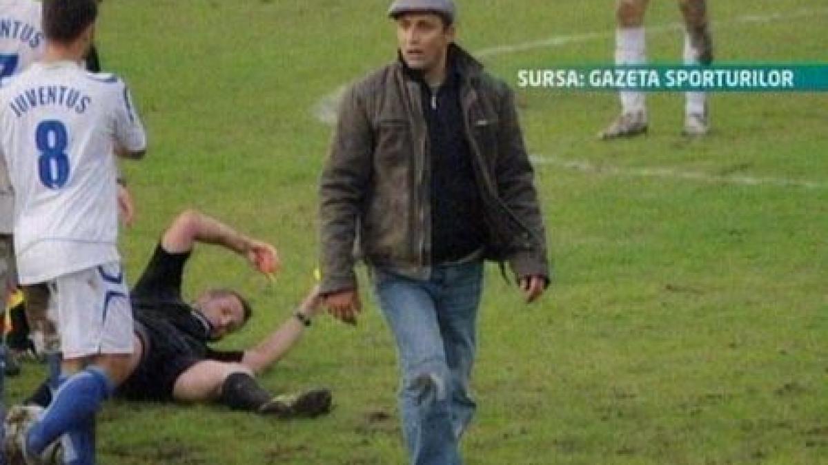 arbitru facut ko de un suporter nervos in timpul unui meci din liga a doua