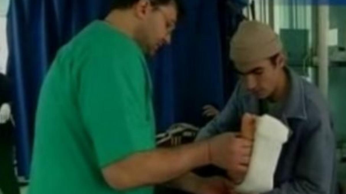 iasi zeci de oameni au ajuns la spital cu fracturi dupa ce au alunecat pe zapada