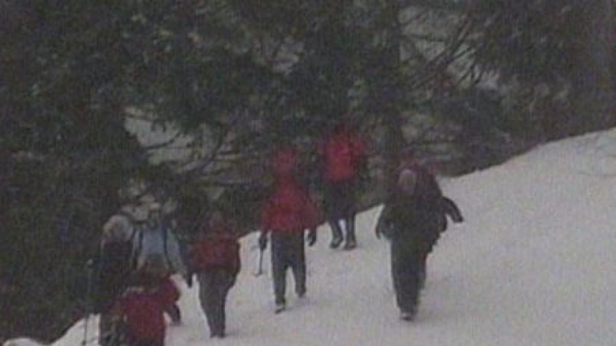 turisti blocati pe masivul ceahlau din cauza viscolului recuperati de salvamontisti dupa o ora de