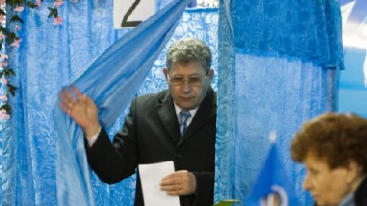 Rezultate diferite la primele două exit-poll-uri din Moldova: PCRM şi PLDM se bat pentru majoritate