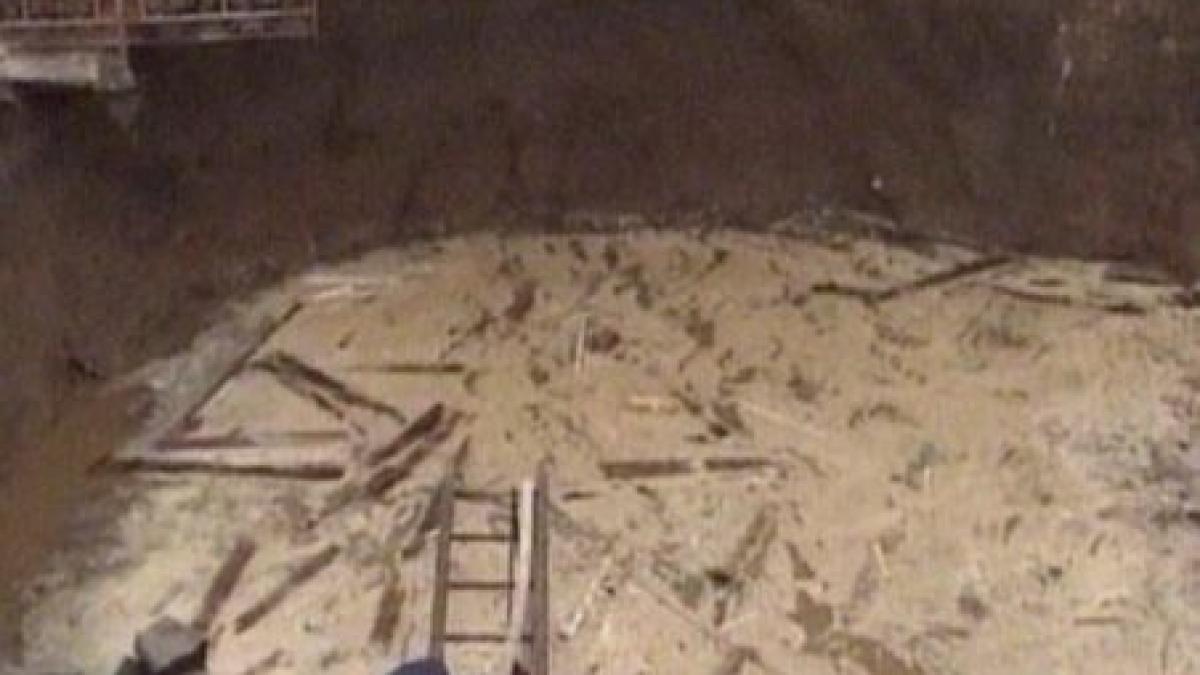 casa unei batrane din valcea inghitita de un crater urias