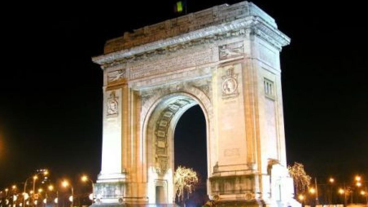 defilare a armatei si a fortelor aeriene la arcul de triumf cu ocazia zilei de 1 decembrie