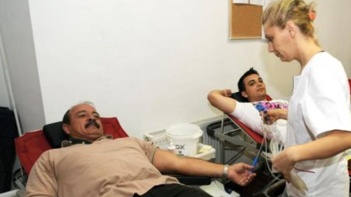 tot mai multi romani doneaza sange ca sa primeasca bonuri de masa