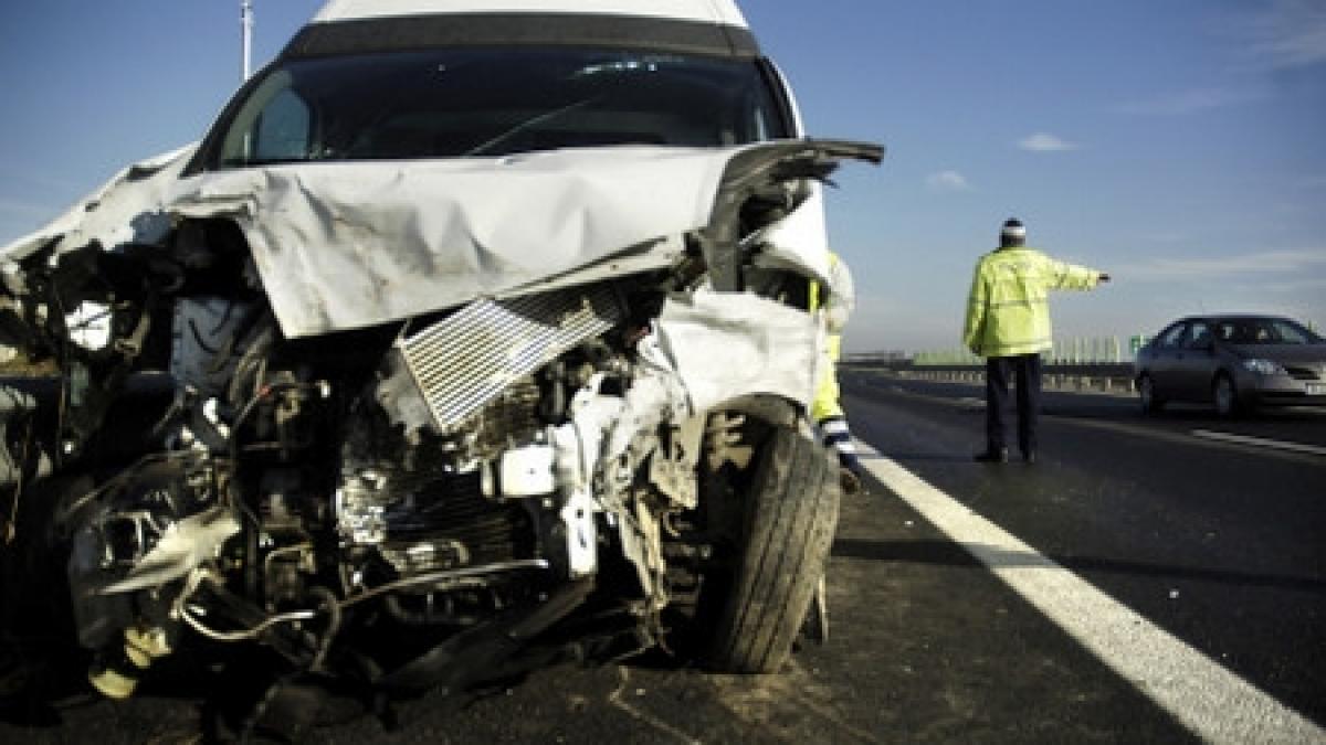 accident grav pe dn2 trei barbati au murit si o femeie a fost grav ranita