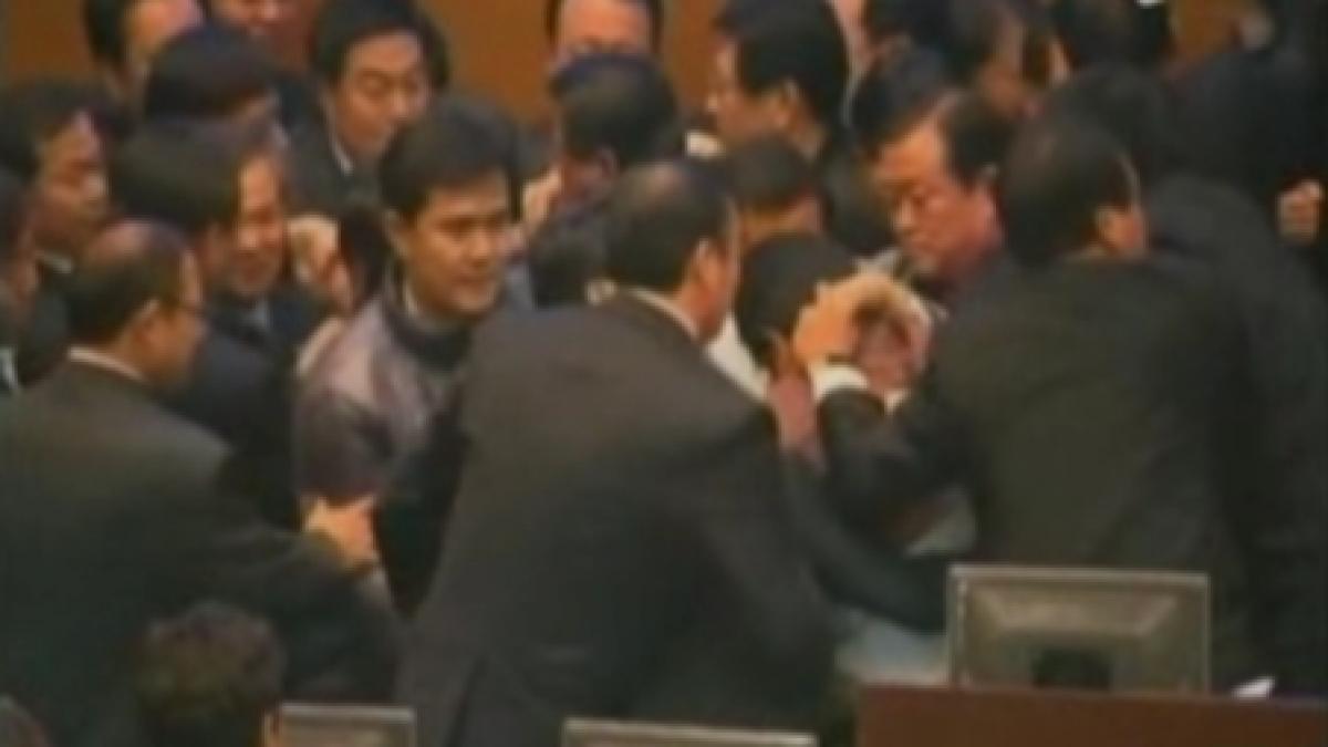 disputa rezolvata cu pumnii de parlamentari sud coreeni