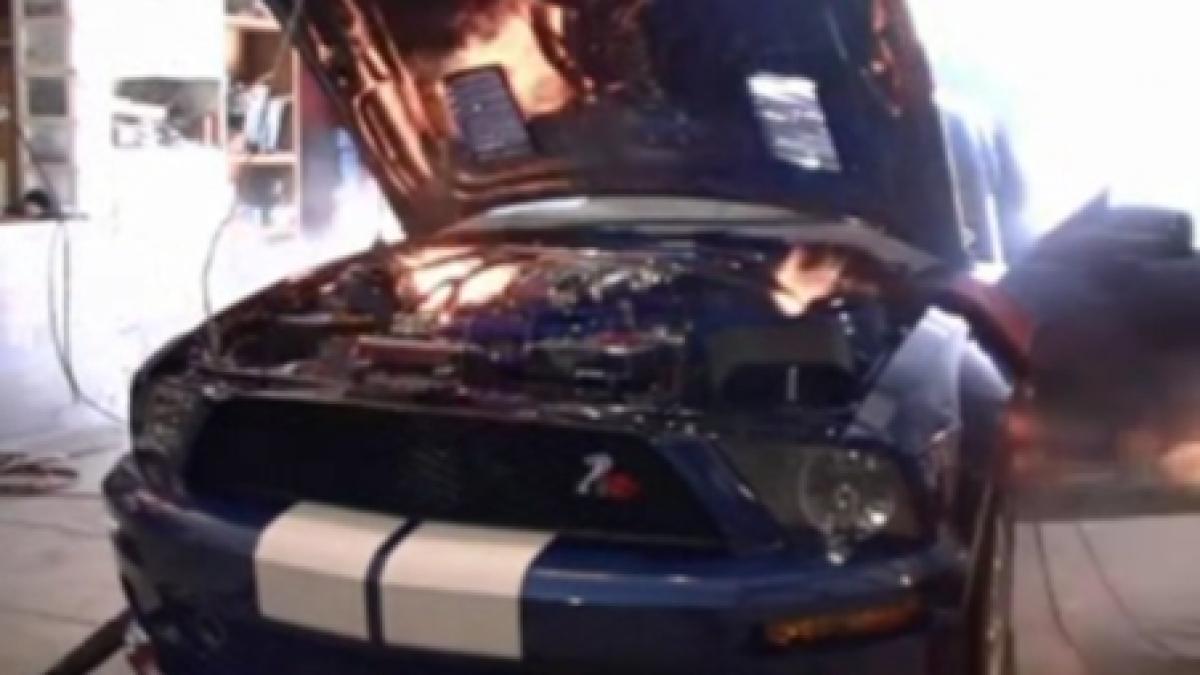 ford mustang de 90 000 de dolari distrus in service de mecanici inconstienti