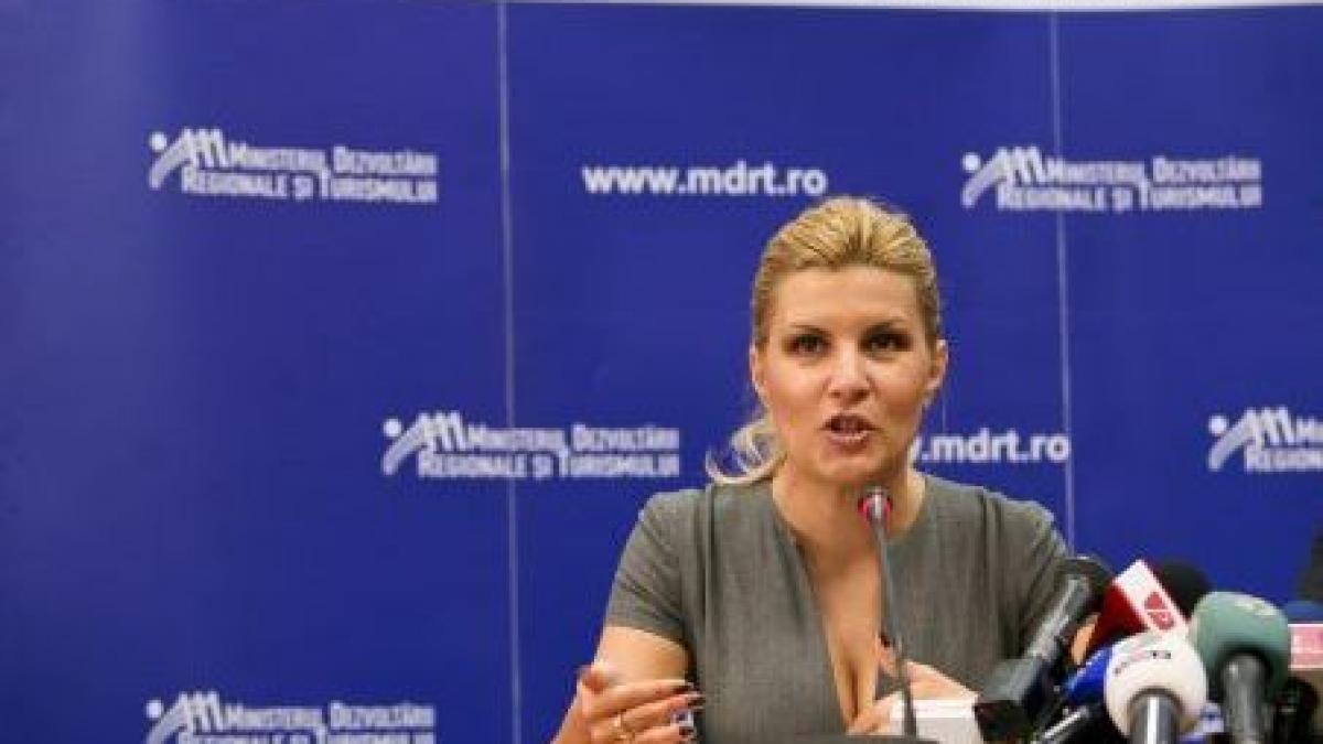 udrea a semnat pentru bani europeni in doua orase portocalii modernizare in petrosani si petrila