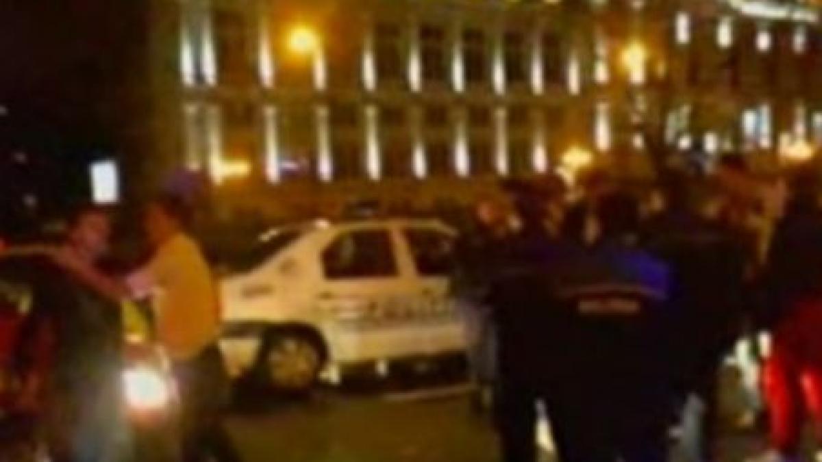 scandal si batai in centrul vechi al capitalei doi tineri si un politist comunitar raniti