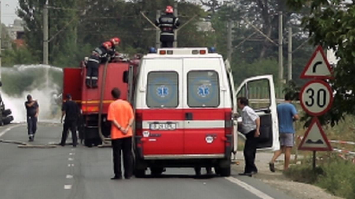 infotrafic doi morti si doi raniti dupa ce un autoturism s a ciocnic cu o cisterna cu motorina