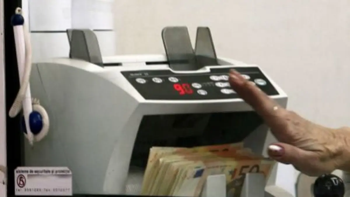 leul isi continua deprecierea iar cotatia bnr depaseste din nou pragul de 4 3 vezi cursul valutar