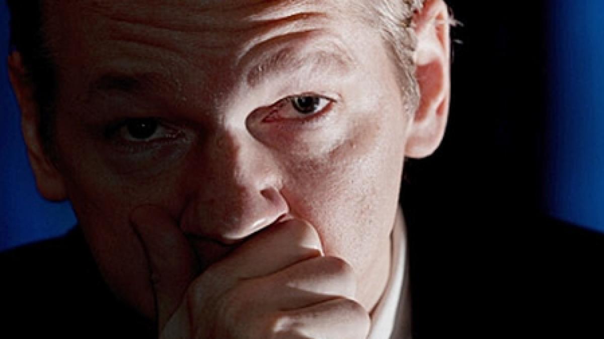 fondatorul wikileaks interogat de politia britanica isi va negocia libertatea in cazul agresiunii