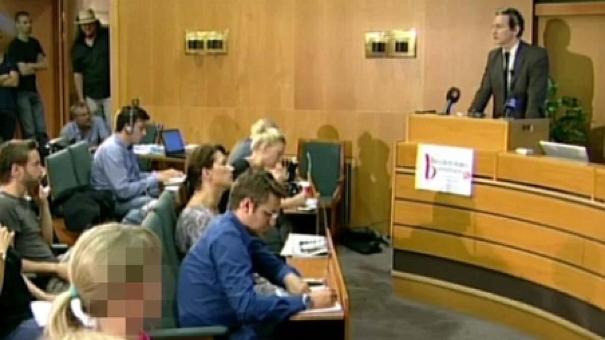 au aparut fotografii cu suedezele care il acuza de viol pe julian assange